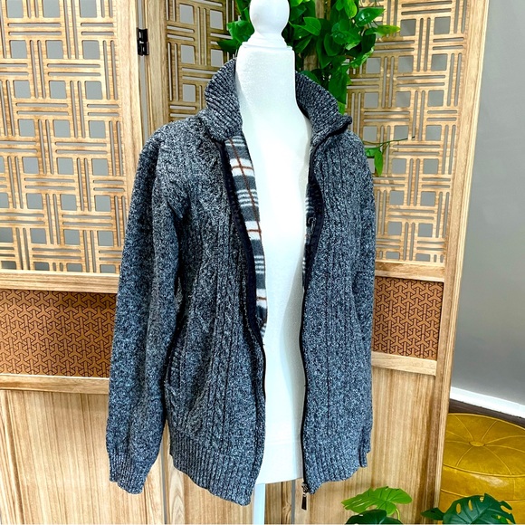 Cozy Cable Knit Men’s Sweater with Fleece Lining - Picture 2 of 7